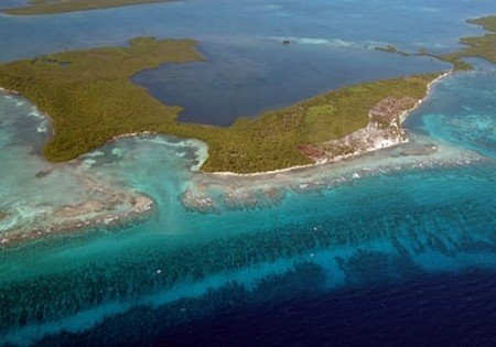 Ai sở hữu các hòn đảo đắt giá nhất hành tinh? - 10 9. Bonds Cay, Bahamas; 16.5 triệu USD của ca sĩ Shakira