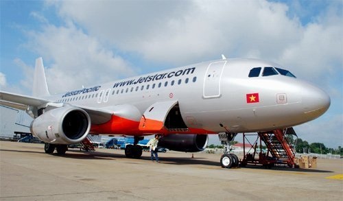 Vé máy bay Tết: Dò dẫm bán, ngắc ngoải mua - 1 Các hãng phải tăng cường thuê máy bay mới để đáp ứng nhu cầu đi lại của hành khách