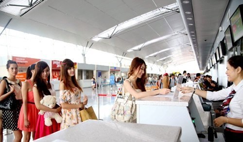Vé máy bay Tết: Dò dẫm bán, ngắc ngoải mua - 2 Kinh doanh đường bay nội địa năm nay dự báo khó khăn do lượng khách đi lại sụt giảm