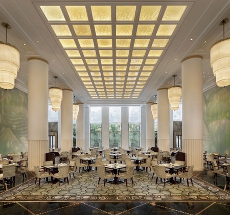 Sảnh chờ của khách sạn được thiết kế rất rộng rãi.