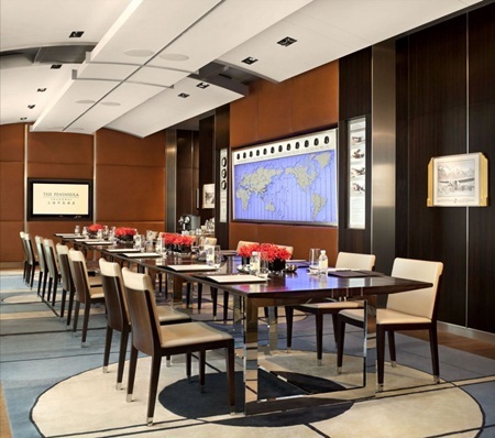 Phòng họp tiện nghi với ánh sang, thiết bị trình chiếu, âm thanh…