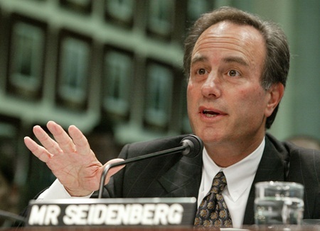 Lương CEO gấp hàng nghìn lần lương nhân viên - 3 CEO: Ivan G. Seidenberg