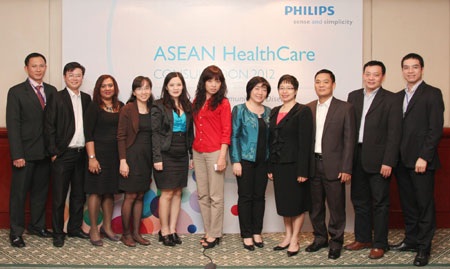 Bệnh không lây nhiễm - Âm thầm diễn tiến, đe dọa toàn cầu - 2 Đại diện của công ty Philips và bộ Y tế tham dự chương trình