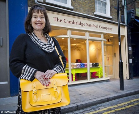 Chuyện làm giàu kỳ diệu của bà mẹ kiếm hơn 400 tỷ/năm - 2 Cambridge Satchels Company được giới thời trang đánh giá cao với những sản phẩm thời thượng.