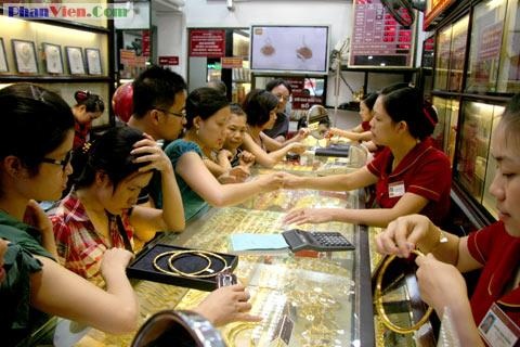Cuộc đua giấy phép kinh doanh vàng - 1 Cuộc đua giấy phép kinh doanh vàng