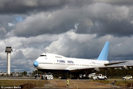 Độc đáo nhà nghỉ được xây dựng trên chiếc Boeing 747 - 10 Nhà nghỉ