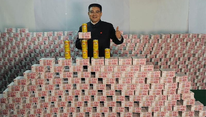 Choáng với núi tiền mặt 1,5 tấn của tỷ phú Trung Quốc