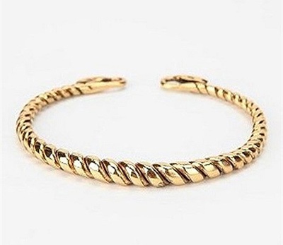 Chiêm ngưỡng rắn bằng vàng thật hơn 150 triệu đồng - 10 Một chiếc vòng khác có hình rắn vàng với giá bán 68 USD (tức hơn 1,4 triệu đồng)