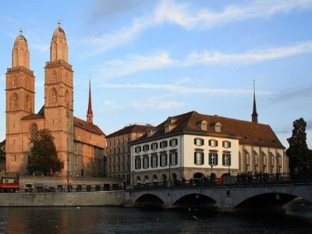 10 thành phố đắt đỏ nhất thế giới năm 2012 - 2 Xếp hạng năm 2011: 5