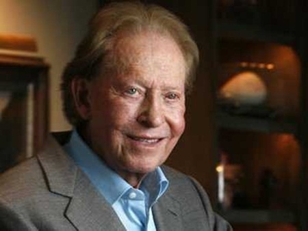 Lớn lên trong một căn lều tăm tối không có điện tại một thị trấn Golden, bang