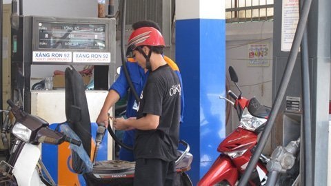 Thuế nhập khẩu xăng dầu có thể lên mức 40% - 1 Thời gian giữa hai lần điều chỉnh thuế nhập khẩu đối với mặt hàng xăng dầu tối thiểu là 10 ngày.
