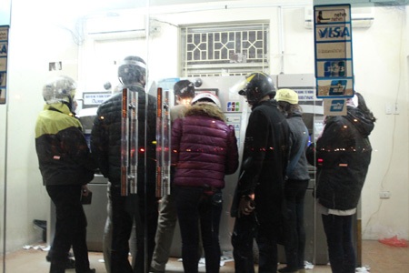 "Sorry ATM" - 2 Số lượng máy ATM chưa đủ phục vụ khách hàng.