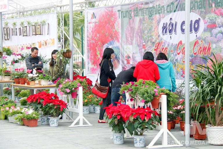 Tưng bừng khuyến mãi Tết tại Savico Megamall - 1 Toàn bộ khuôn viên sảnh trước Trung tâm thương mại