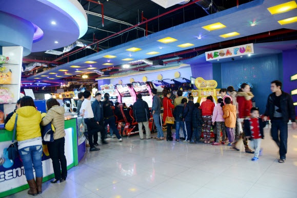 Tưng bừng khuyến mãi Tết tại Savico Megamall - 5 Toàn bộ khuôn viên sảnh trước Trung tâm thương mại