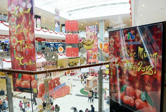 Tưng bừng khuyến mãi Tết tại Savico Megamall - 7 Toàn bộ khuôn viên sảnh trước Trung tâm thương mại