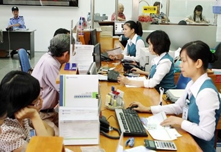 "Chạy" việc ở ngân hàng: Phí môi giới 500 triệu đồng - 1 Làm việc trong ngành NH không phải “sướng” như nhiều người nghĩ. (Ảnh minh họa).