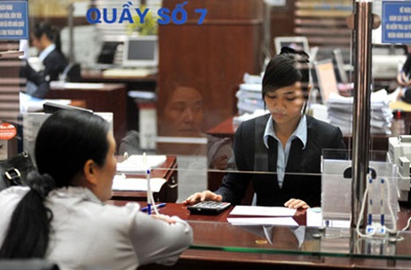 Ngân hàng nào lãi nhất? - 1 Thưởng Tết của nhân viên ngân hàng sẽ giảm mạnh vì lợi nhuận giảm.