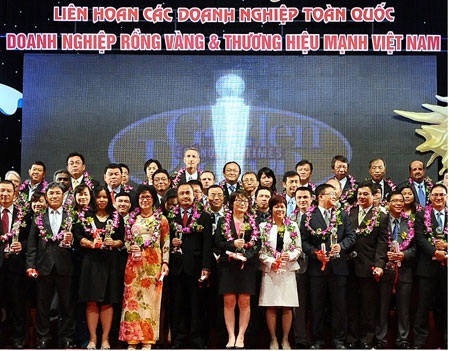 “Rồng Vàng” liên tục ghi danh AIA - 2 Giải thưởng Rồng Vàng được trao cho các doanh nghiệp FDI xuất sắc.