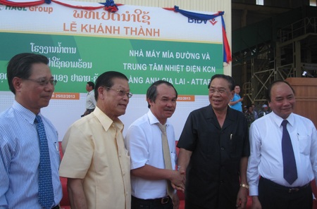 Hé lộ kiểu làm ăn "khác người" của bầu Đức ở Lào - 1 Lễ khánh thành Cụm công nghiệp Mía đường Hoàng Anh- Attapeu.