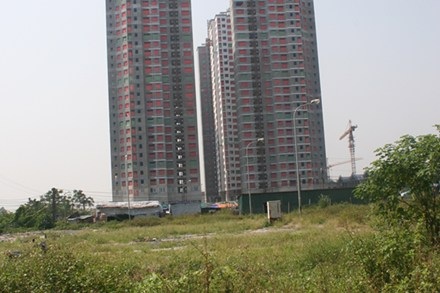 Chính người dân sẽ bị mất tiền - 1 Thị trường BĐS đóng băng hiện nay đang có ảnh hưởng xấu đến nền kinh tế.