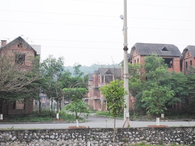 Tràn lan dự án chôn tiền - 1 Biệt thự bỏ hoang tràn lan tại Bắc Ninh.