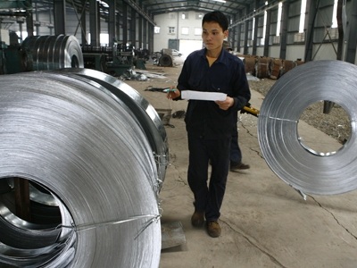 Lãi suất cho vay đã giảm thêm nhưng DN vẫn sợ vay vì chưa giải phóng được hàng tồn kho.