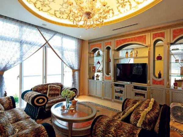 Biệt thự rực vàng của Ngô Mỹ Uyên