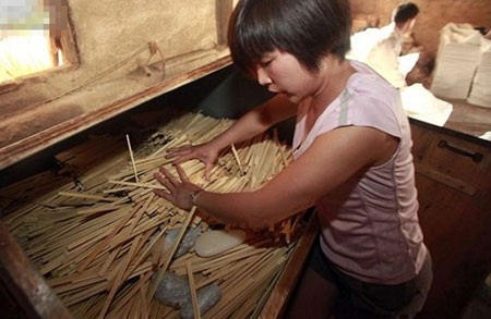 Vén màn sự bẩn thỉu nơi sản xuất đũa dùng một lần - 6 Vén màn sự bẩn thỉu nơi sản xuất đũa dùng một lần