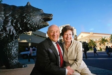 Tỷ phú Meyer Luskin kiếm trăm triệu USD mỗi năm nhờ bánh mỳ thừa