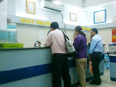 Giao dịch tại cửa hàng SJC miền Bắc (Giang Văn Minh, Hà Nội) ảm đạm vào sáng ngày 28/3.