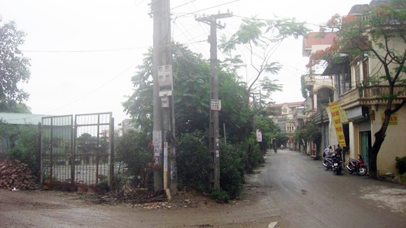 Chợ quê chuyên “đánh”… hàng ngoại - 1 Tuyến đường giáp ranh Ninh Hiệp và Đình Bảng, Bắc Ninh rất thuận tiện cho lưu thông hàng... lậu