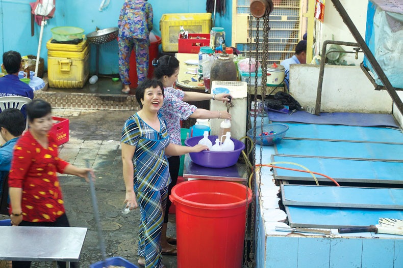 Bia hơi 10.000 đồng/lít ở quận 1 - 1 Bia hơi 10.000 đồng/lít ở quận 1