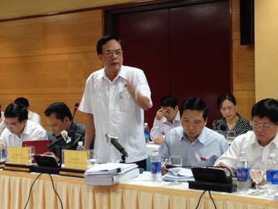 Đại biểu Bùi Đức Thụ tại phiên họp của UB Kinh tế.
