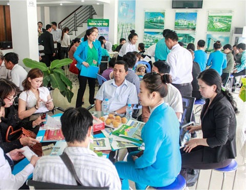 Nhân viên địa ốc chật vật bán nhà thời ế ẩm (ảnh minh họa)