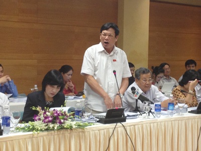 Đại biểu Bùi Đức Thụ tại phiên họp của UB Kinh tế.