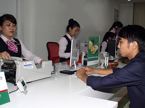 Cắn răng chờ giảm lãi suất - 2 Theo nhiều chuyên gia, để hỗ trợ tốt hơn cho doanh nghiệp và nền kinh tế,