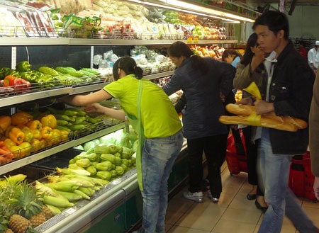 Hà Nội tiếp tục giảm phát trong tháng 4 - 1 Lương thực thực phẩm chiếm tỷ trọng 40% rổ tính giá nên đà giảm đã kéo CPI xuống mức âm.