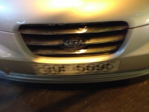 Mánh khóe “móc túi” khách hàng của tài xế taxi - 1 Chiếc xe taxi của hãng Thanh Nga có hành vi chặt chém tiền cước của du khách nước ngoài.