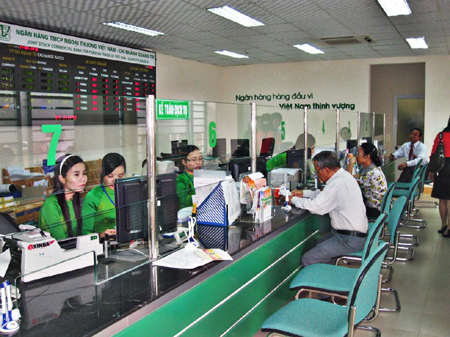 Ùn ùn đi đáo hạn sổ tiết kiệm kỳ hạn dài - 1 Lãi suất giảm, nhiều người vẫn muốn gửi tiết kiệm
