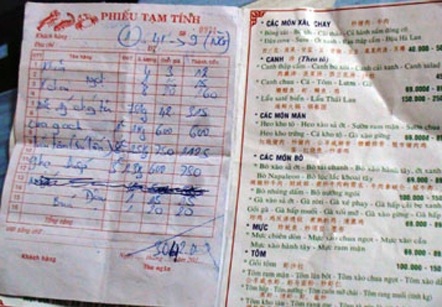 Ám ảnh du lịch Việt: Nhà hàng “mài dao chém ngọt'” - 1 Một hoá đơn khách phản ánh là bị nhà hàng chém đẹp