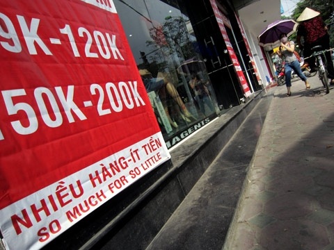 Một cửa hàng thời trang trên phố Phạm Ngọc Thạch với những lời cam kết về giá cả.