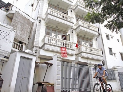 Cho thuê nhà để đi ở trọ - 1 Những tòa nhà đường Yên Phụ, Hà Nội chủ nhà dành để cho
thuê. Ảnh: Ngọc Châu