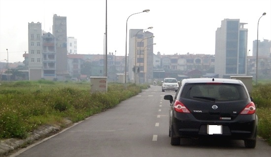 Kiếm sống từ dự án nghìn tỷ bỏ hoang - 8 Lồng chim các loại được bày bán la liệt.