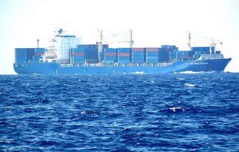 Tàu “khủng” tấp nập trên biển Đông - 11 Có lúc, đồng thời nhìn thấy 7 chiếc tàu buôn loại lớn, có thể chụp 3 chiếc tàu trong một bức ảnh .