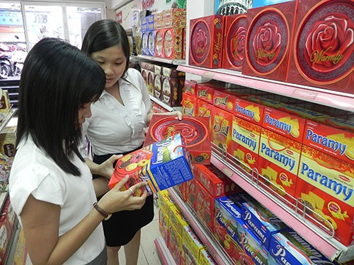 Cuộc chiến giữ thương hiệu Việt - 1 Một cửa hàng bánh kẹo của Bibica tại TPHCM.