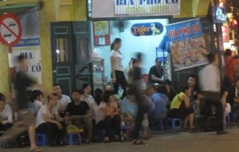 Bẩn như... bia hơi phố cổ Hà Nội - 1 Bao nhiêu thực khách đã phải dùng lại bia thừa?.