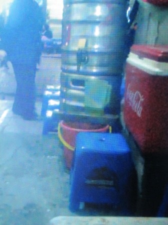 Bẩn như... bia hơi phố cổ Hà Nội - 2 Bao nhiêu thực khách đã phải dùng lại bia thừa?.