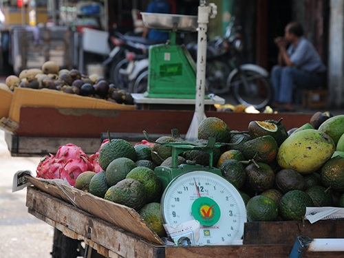 Khó kiểm soát được cân của những người bán dạo.