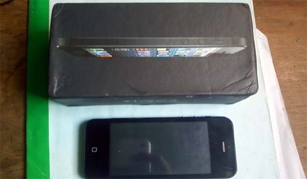 Bán hàng rởm mà quảng cáo như hát hay - 1 Chiếc điện thoại Iphone 5 của anh Trần Văn Thanh và phiếu bảo hành 2 năm