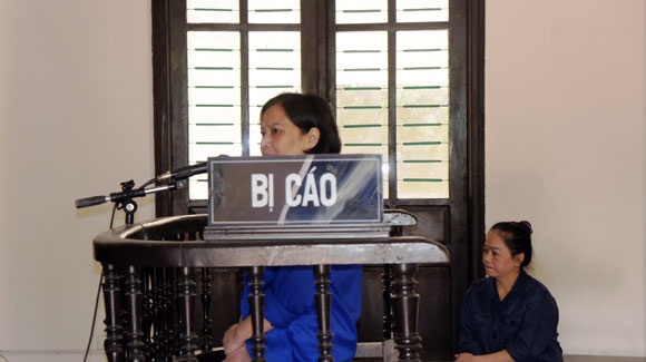 Thủy và Năng tại tòa